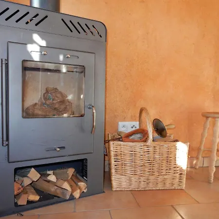 Дом отдыха Cosy With Garden *